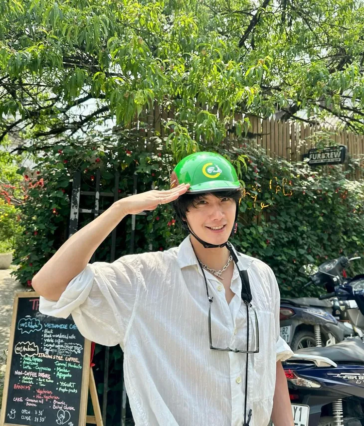 Jung Il Woo hạnh phúc khi nghỉ dưỡng tại Việt Nam - Ảnh 3. Jung Il Woo hạnh phúc khi nghỉ dưỡng tại Việt Nam - Ảnh 3.