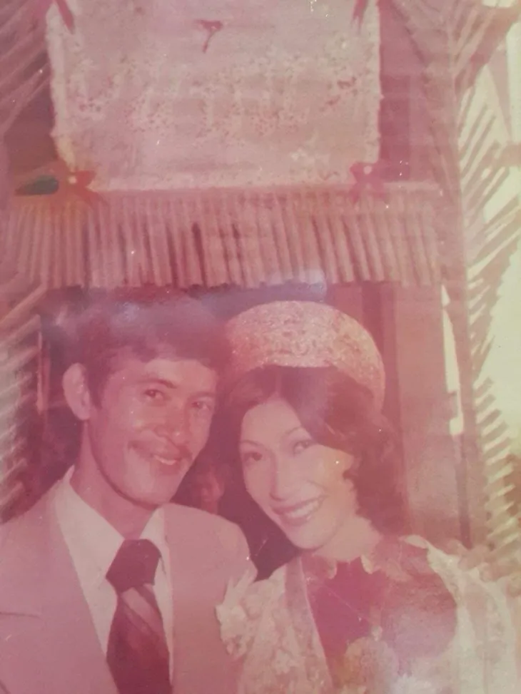 Toàn cảnh đám cưới Minh Tú: 3 bộ trang phục độc đáo, gắn hình ảnh bố lên hoa cưới - Ảnh 3. Toàn cảnh đám cưới Minh Tú: 3 bộ trang phục độc đáo, gắn hình ảnh bố lên hoa cưới - Ảnh 3.