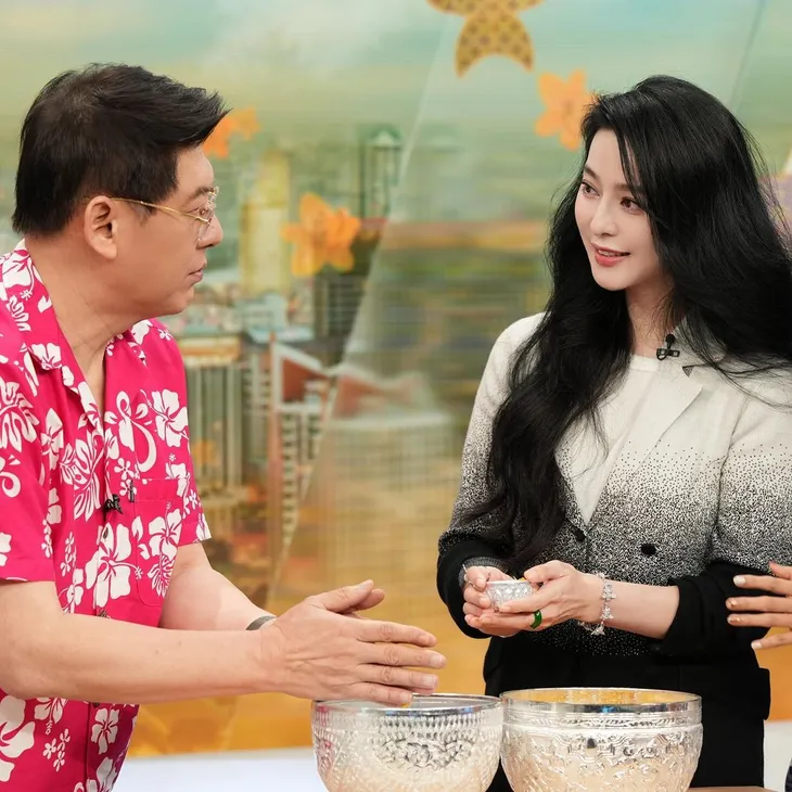 Nhan sắc bất chấp thời gian của Phạm Băng Băng “gây sốt” tại Thái Lan - Ảnh 9. Nhan sắc bất chấp thời gian của Phạm Băng Băng “gây sốt” tại Thái Lan - Ảnh 9.