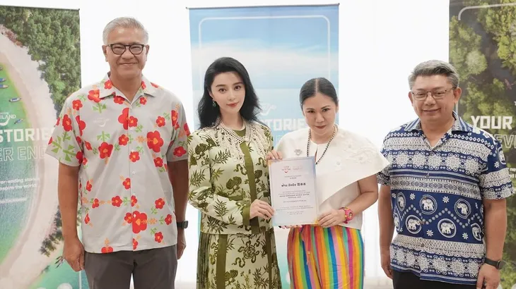 Nhan sắc bất chấp thời gian của Phạm Băng Băng “gây sốt” tại Thái Lan - Ảnh 8. Nhan sắc bất chấp thời gian của Phạm Băng Băng “gây sốt” tại Thái Lan - Ảnh 8.