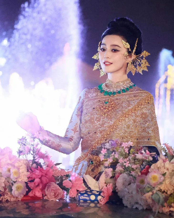Nhan sắc bất chấp thời gian của Phạm Băng Băng “gây sốt” tại Thái Lan - Ảnh 5. Nhan sắc bất chấp thời gian của Phạm Băng Băng “gây sốt” tại Thái Lan - Ảnh 5.