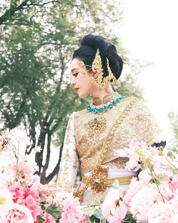 Nhan sắc bất chấp thời gian của Phạm Băng Băng “gây sốt” tại Thái Lan - Ảnh 4. Nhan sắc bất chấp thời gian của Phạm Băng Băng “gây sốt” tại Thái Lan - Ảnh 4.