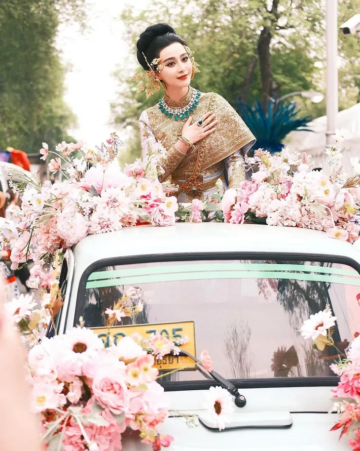 Nhan sắc bất chấp thời gian của Phạm Băng Băng “gây sốt” tại Thái Lan - Ảnh 3. Nhan sắc bất chấp thời gian của Phạm Băng Băng “gây sốt” tại Thái Lan - Ảnh 3.