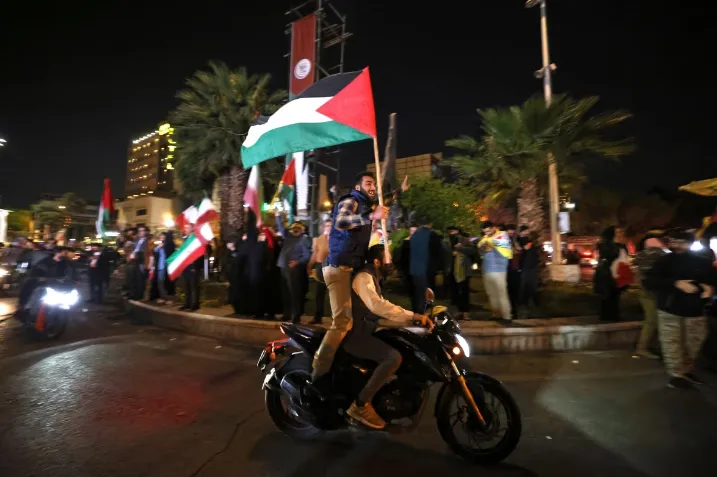 Iran tấn công Israel: Hội đồng Bảo an LHQ triệu tập cuộc họp khẩn - Ảnh 2. Iran tấn công Israel: Hội đồng Bảo an LHQ triệu tập cuộc họp khẩn - Ảnh 2.