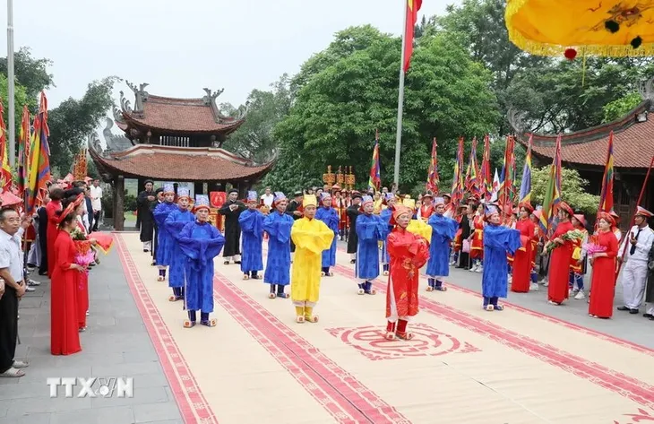 Lễ giỗ Đức Quốc Tổ Lạc Long Quân và dâng hương Tổ Mẫu Âu Cơ - Ảnh 1. Lễ giỗ Đức Quốc Tổ Lạc Long Quân và dâng hương Tổ Mẫu Âu Cơ - Ảnh 1.