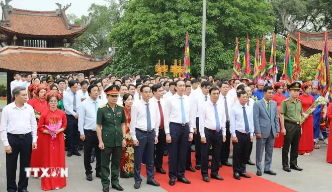 Lễ giỗ Đức Quốc Tổ Lạc Long Quân và dâng hương Tổ Mẫu Âu Cơ - Ảnh 2. Lễ giỗ Đức Quốc Tổ Lạc Long Quân và dâng hương Tổ Mẫu Âu Cơ - Ảnh 2.