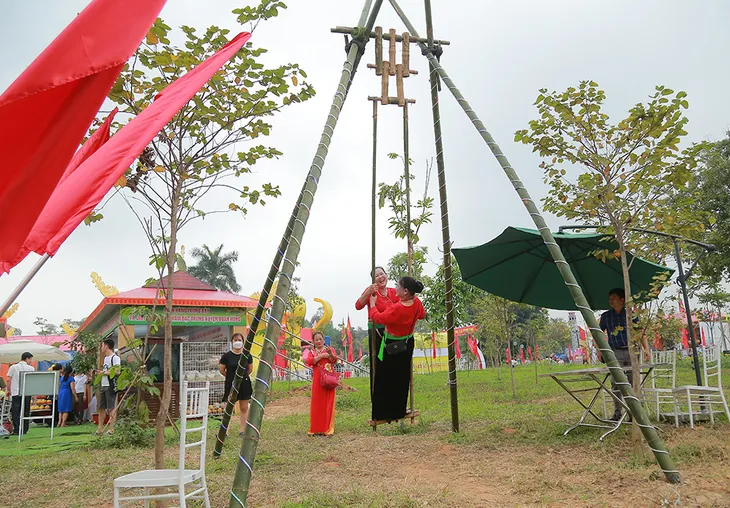 Tái hiện trò chơi dân gian truyền thống tại Lễ hội Đền Hùng - Ảnh 3. Tái hiện trò chơi dân gian truyền thống tại Lễ hội Đền Hùng - Ảnh 3.