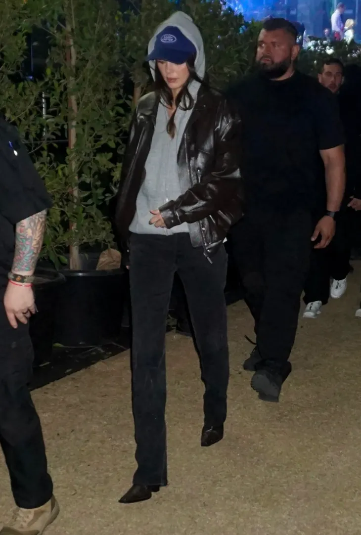 Loạt sao Hollywood thả dáng tại Coachella 2024 - Ảnh 8. Loạt sao Hollywood thả dáng tại Coachella 2024 - Ảnh 8.