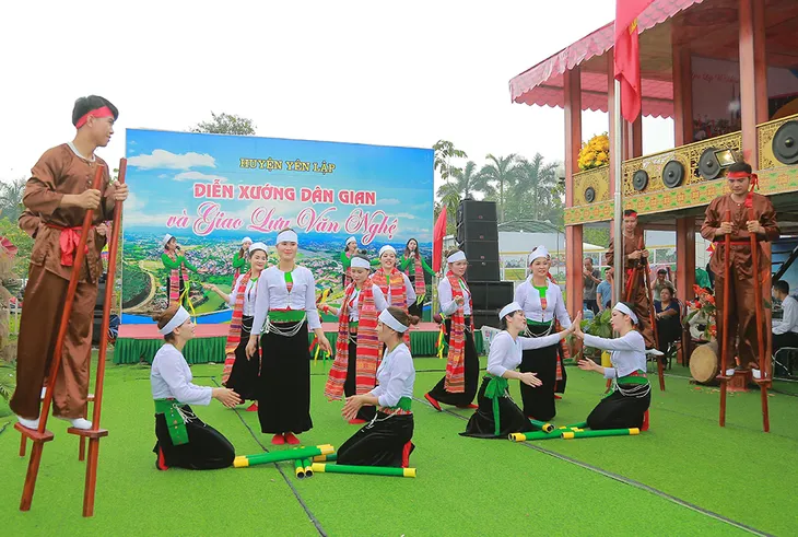 Tái hiện trò chơi dân gian truyền thống tại Lễ hội Đền Hùng - Ảnh 1. Tái hiện trò chơi dân gian truyền thống tại Lễ hội Đền Hùng - Ảnh 1.