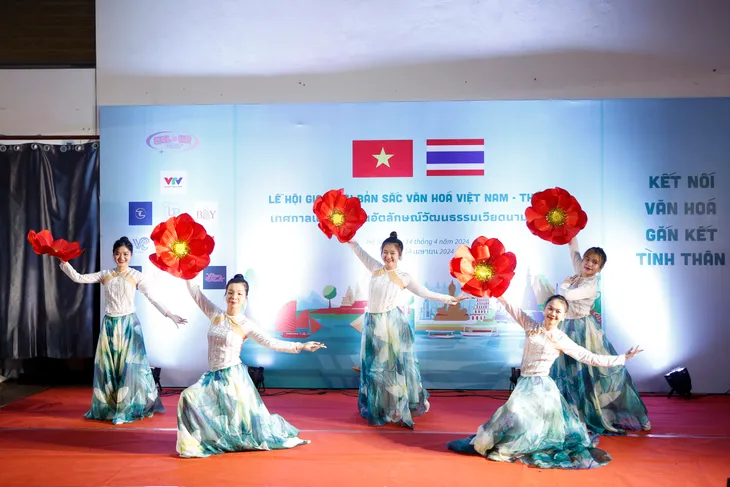 Đặc sắc lễ hội giao lưu bản sắc văn hóa Việt Nam - Thái Lan - Ảnh 15. Đặc sắc lễ hội giao lưu bản sắc văn hóa Việt Nam - Thái Lan - Ảnh 15.