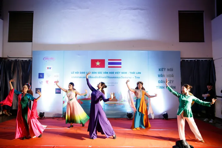 Đặc sắc lễ hội giao lưu bản sắc văn hóa Việt Nam - Thái Lan - Ảnh 19. Đặc sắc lễ hội giao lưu bản sắc văn hóa Việt Nam - Thái Lan - Ảnh 19.