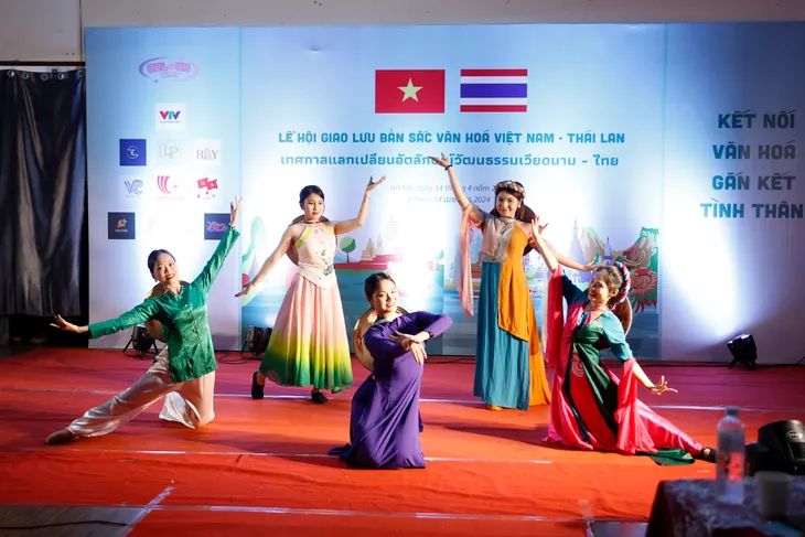 Đặc sắc lễ hội giao lưu bản sắc văn hóa Việt Nam - Thái Lan - Ảnh 20. Đặc sắc lễ hội giao lưu bản sắc văn hóa Việt Nam - Thái Lan - Ảnh 20.