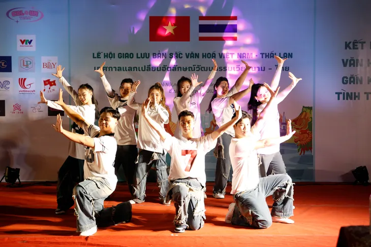 Đặc sắc lễ hội giao lưu bản sắc văn hóa Việt Nam - Thái Lan - Ảnh 25. Đặc sắc lễ hội giao lưu bản sắc văn hóa Việt Nam - Thái Lan - Ảnh 25.