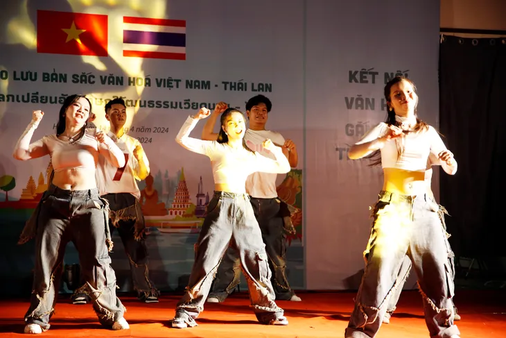 Đặc sắc lễ hội giao lưu bản sắc văn hóa Việt Nam - Thái Lan - Ảnh 26. Đặc sắc lễ hội giao lưu bản sắc văn hóa Việt Nam - Thái Lan - Ảnh 26.