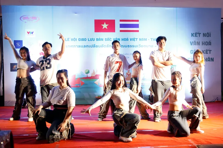 Đặc sắc lễ hội giao lưu bản sắc văn hóa Việt Nam - Thái Lan - Ảnh 27. Đặc sắc lễ hội giao lưu bản sắc văn hóa Việt Nam - Thái Lan - Ảnh 27.