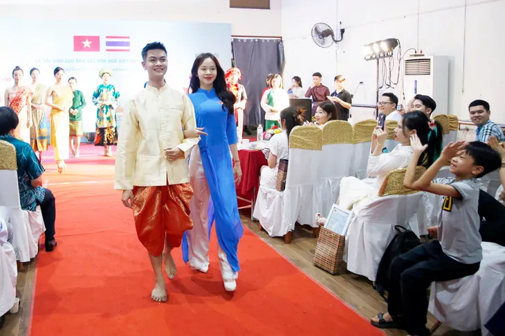 Đặc sắc lễ hội giao lưu bản sắc văn hóa Việt Nam - Thái Lan - Ảnh 34. Đặc sắc lễ hội giao lưu bản sắc văn hóa Việt Nam - Thái Lan - Ảnh 34.