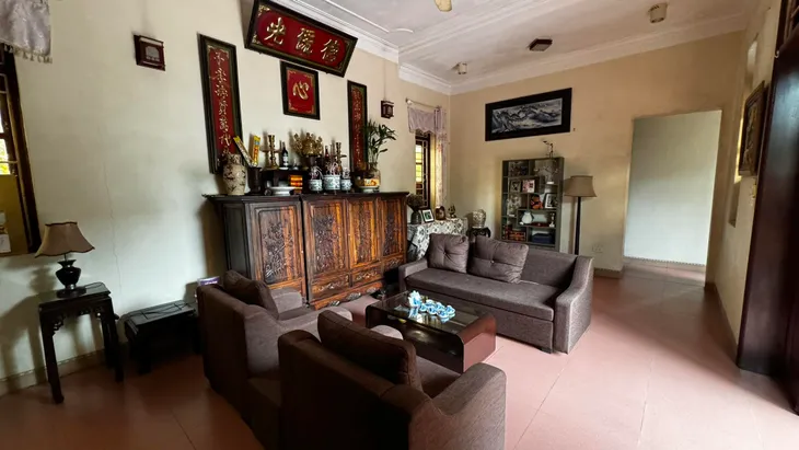 Cận cảnh chiếc cổng bằng hàng duối 60 năm tuổi trong phim Người một nhà - Ảnh 2. Cận cảnh chiếc cổng bằng hàng duối 60 năm tuổi trong phim Người một nhà - Ảnh 2.