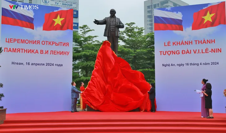 Khánh thành tượng đài Lenin tại thành phố Vinh, Nghệ An - Ảnh 3. Khánh thành tượng đài Lenin tại thành phố Vinh, Nghệ An - Ảnh 3.