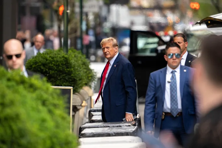 Bắt đầu phiên xét xử cựu Tổng thống Mỹ Donald Trump - Ảnh 1. Bắt đầu phiên xét xử cựu Tổng thống Mỹ Donald Trump - Ảnh 1.