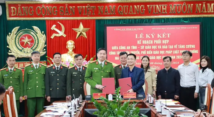 61 tỉnh thành triển khai Chương trình phối hợp giữa Bộ Công an và Bộ GD-ĐT về phòng chống ma túy - Ảnh 1.