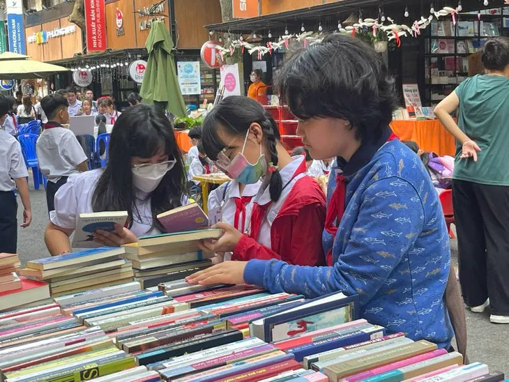 Triển khai khảo sát tỉ lệ đọc sách của người dân tại TP Hồ Chí Minh - Ảnh 2. Triển khai khảo sát tỉ lệ đọc sách của người dân tại TP Hồ Chí Minh - Ảnh 2.