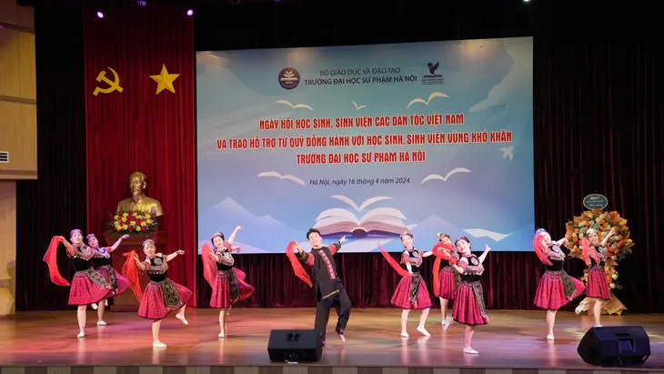   Hỗ trợ học trò vùng khó trong Ngày hội học sinh, sinh viên các dân tộc Việt Nam  - Ảnh 1.