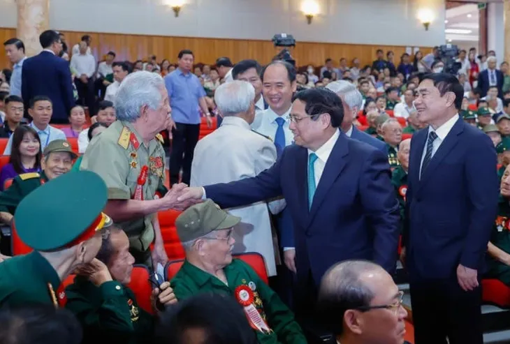 Thủ tướng: Chiến thắng Điện Biên Phủ mãi mãi là bản anh hùng ca bất diệt, một dấu mốc bằng vàng chói lọi - Ảnh 1. Thủ tướng: Chiến thắng Điện Biên Phủ mãi mãi là bản anh hùng ca bất diệt, một dấu mốc bằng vàng chói lọi - Ảnh 1.
