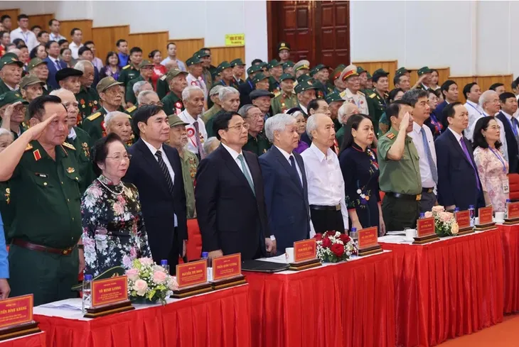 Thủ tướng: Chiến thắng Điện Biên Phủ mãi mãi là bản anh hùng ca bất diệt, một dấu mốc bằng vàng chói lọi - Ảnh 2. Thủ tướng: Chiến thắng Điện Biên Phủ mãi mãi là bản anh hùng ca bất diệt, một dấu mốc bằng vàng chói lọi - Ảnh 2.