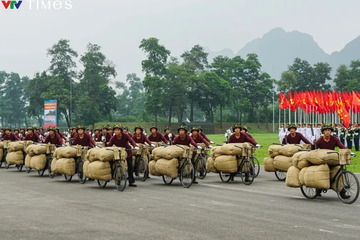 Quân đội: Tinh chỉnh hợp luyện diễu binh, diễu hành Lễ kỷ niệm 70 năm chiến thắng Điện Biên Phủ - Ảnh 5. Quân đội: Tinh chỉnh hợp luyện diễu binh, diễu hành Lễ kỷ niệm 70 năm chiến thắng Điện Biên Phủ - Ảnh 5.