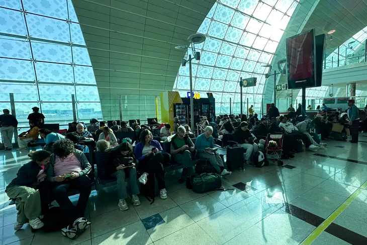 Mưa bão lịch sử làm tê liệt thành phố Dubai - Ảnh 4. Mưa bão lịch sử làm tê liệt thành phố Dubai - Ảnh 4.