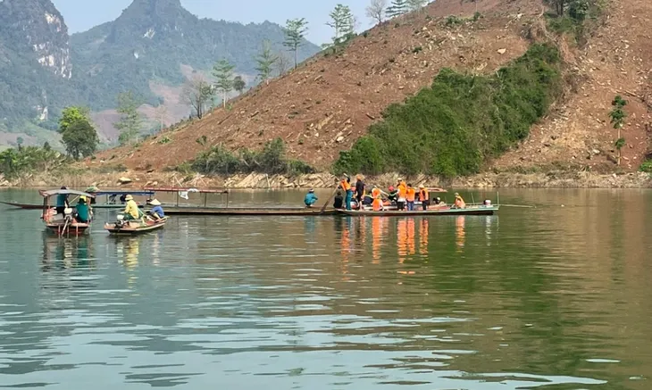 Mưa lớn kèm gió lốc ở Lai Châu, 2 người mất tích - Ảnh 1.