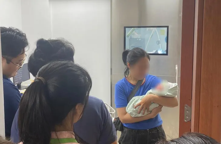 Vụ cháu bé 12 tuổi sinh con ở Hà Nội: Nước mắt người cha - Ảnh 1. Vụ cháu bé 12 tuổi sinh con ở Hà Nội: Nước mắt người cha - Ảnh 1.