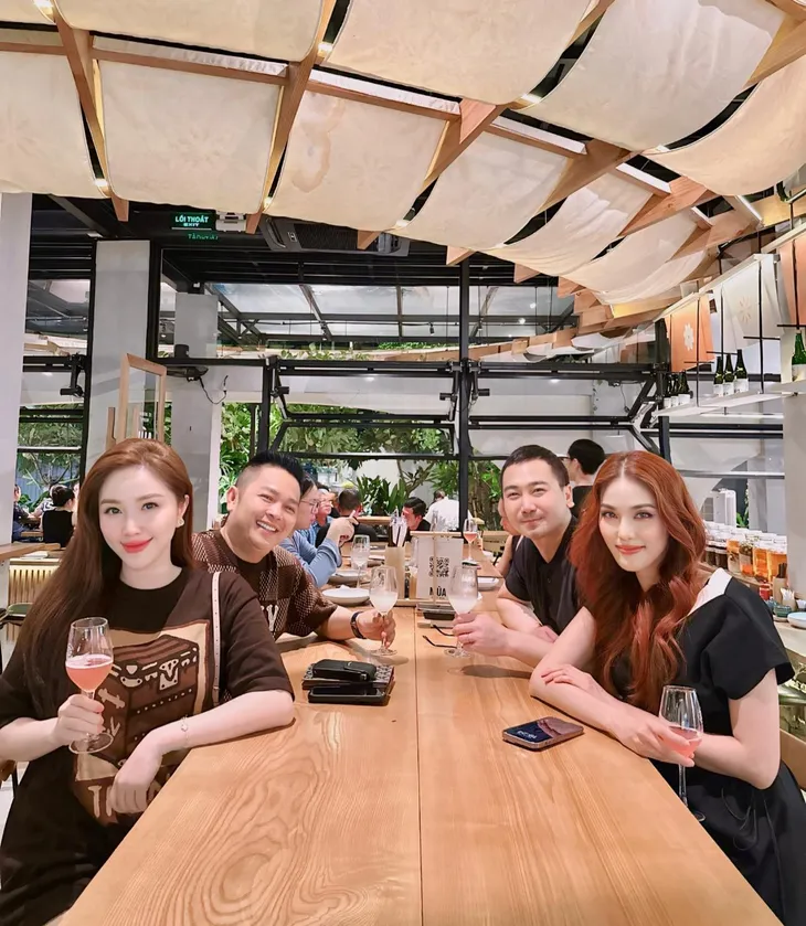 Thanh Hằng được chồng chăm sóc tận tình, các thành viên nhóm Lunas sẵn sàng ngày ra mắt - Ảnh 3. Thanh Hằng được chồng chăm sóc tận tình, các thành viên nhóm Lunas sẵn sàng ngày ra mắt - Ảnh 3.