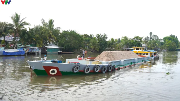 Cao tốc Châu Đốc - Cần Thơ - Sóc Trăng đã có những khối cát đầu tiên - Ảnh 3. Cao tốc Châu Đốc - Cần Thơ - Sóc Trăng đã có những khối cát đầu tiên - Ảnh 3.