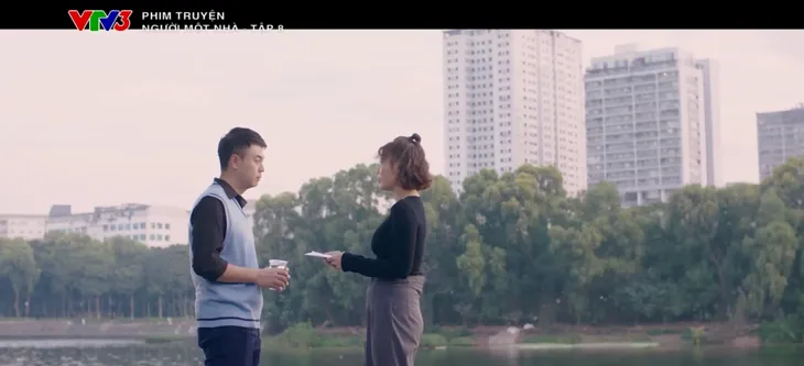 Người một nhà - Tập 8: Vừa thoát cảnh ở gầm cầu, Trí gặp nạn, bị khách cướp xe trong đêm - Ảnh 6. Người một nhà - Tập 8: Vừa thoát cảnh ở gầm cầu, Trí gặp nạn, bị khách cướp xe trong đêm - Ảnh 6.