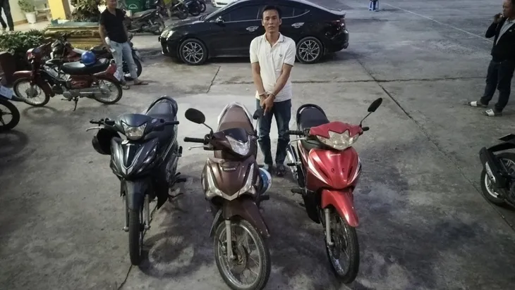 Bắt khẩn cấp đối tượng thực hiện nhiều vụ cướp xe ôm - Ảnh 2. Bắt khẩn cấp đối tượng thực hiện nhiều vụ cướp xe ôm - Ảnh 2.