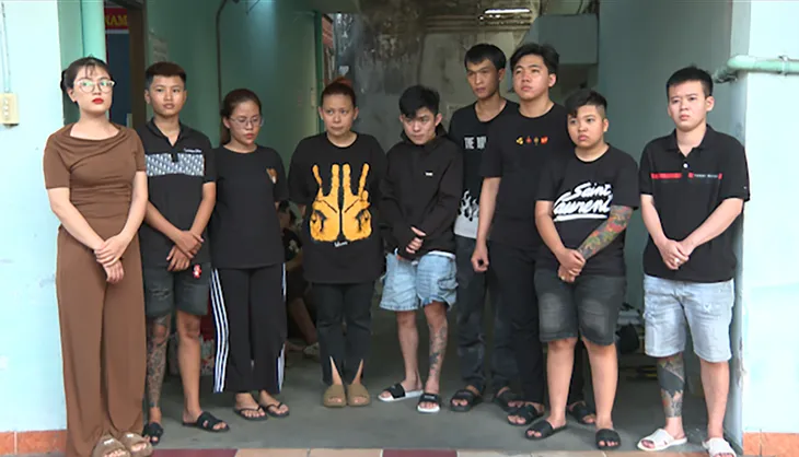 Triệt phá băng nhóm lừa đảo qua dịch vụ giao hàng, thu lợi hơn 2 tỷ đồng/tháng - Ảnh 1.
