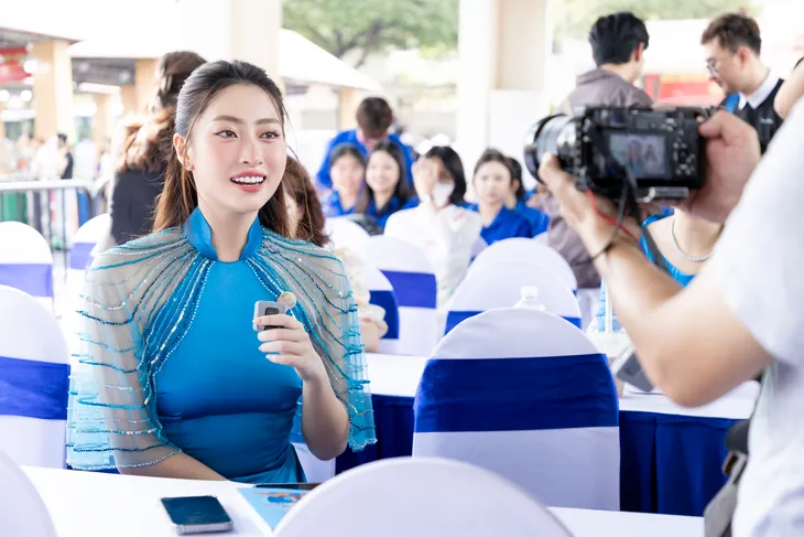 Lương Thùy Linh trở thành Đại sứ văn hóa đọc TP Hồ Chí Minh - Ảnh 3. Lương Thùy Linh trở thành Đại sứ văn hóa đọc TP Hồ Chí Minh - Ảnh 3.