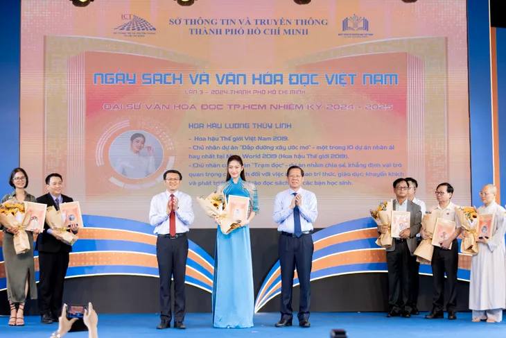 Lương Thùy Linh trở thành Đại sứ văn hóa đọc TP Hồ Chí Minh - Ảnh 1. Lương Thùy Linh trở thành Đại sứ văn hóa đọc TP Hồ Chí Minh - Ảnh 1.