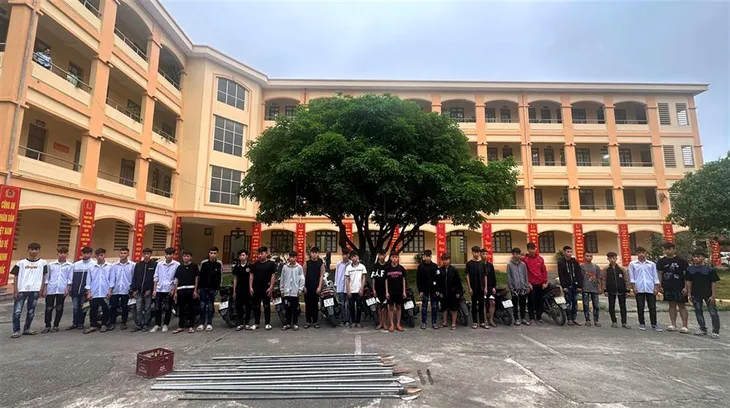 29 thanh, thiếu niên phóng nhanh, lạng lách, mang dao phóng lợn diễu phố - Ảnh 1. 29 thanh, thiếu niên phóng nhanh, lạng lách, mang dao phóng lợn diễu phố - Ảnh 1.