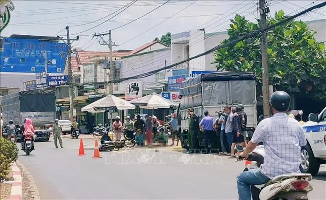Xe tải va chạm xe máy ở Bình Phước, 3 người thương vong - Ảnh 1. Xe tải va chạm xe máy ở Bình Phước, 3 người thương vong - Ảnh 1.