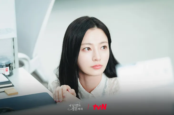 Han So Hee - Ryu Jun Yeol tạm ngừng hợp tác, ILLIT làm nên lịch sử với album đầu tay - Ảnh 2. Han So Hee - Ryu Jun Yeol tạm ngừng hợp tác, ILLIT làm nên lịch sử với album đầu tay - Ảnh 2.