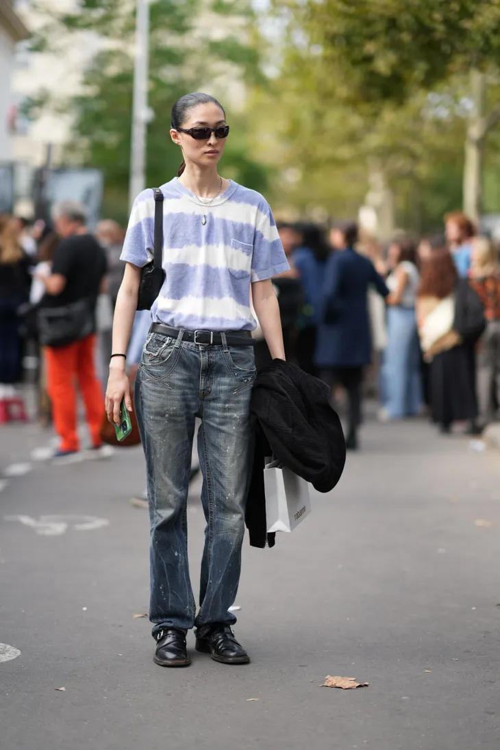 Xu hướng Denim màu xám thịnh hành Xuân Hè 2024 - Ảnh 1. Xu hướng Denim màu xám thịnh hành Xuân Hè 2024 - Ảnh 1.