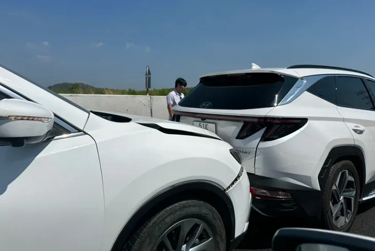 6 người thiệt mạng vì tai nạn sau 10 tháng khai thác cao tốc Phan Thiết - Dầu Giây - Ảnh 1. 6 người thiệt mạng vì tai nạn sau 10 tháng khai thác cao tốc Phan Thiết - Dầu Giây - Ảnh 1.