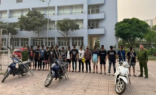Cuộc hỗn chiến giữa Những cơn mưa thủy tinh và 29M1 - Ảnh 1. Cuộc hỗn chiến giữa Những cơn mưa thủy tinh và 29M1 - Ảnh 1.