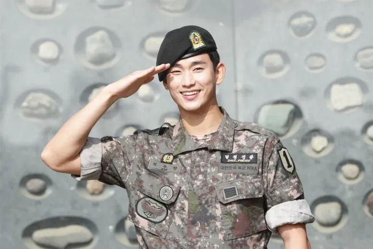 Kim Soo Hyun - Tài tử hạng A và quá khứ nỗ lực ít ai biết - Ảnh 3. Kim Soo Hyun - Tài tử hạng A và quá khứ nỗ lực ít ai biết - Ảnh 3.