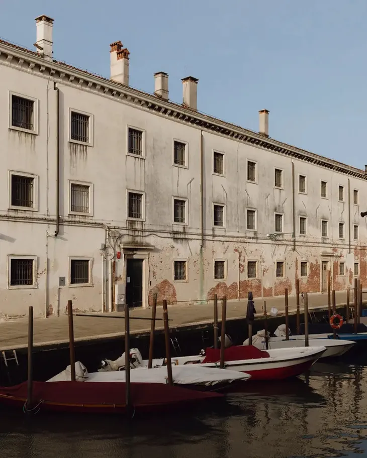 Vatican biến nhà tù thành siêu triển lãm Venice Biennale - Ảnh 2. Vatican biến nhà tù thành siêu triển lãm Venice Biennale - Ảnh 2.