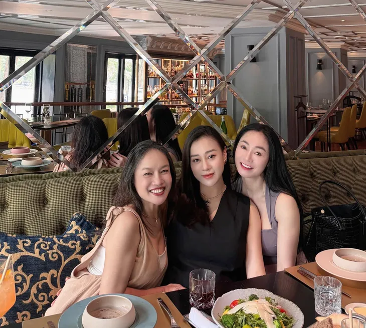 Hồ Quỳnh Hương tiết lộ về nửa kia, Phương Oanh hội ngộ hai bà mẹ màn ảnh - Ảnh 2. Hồ Quỳnh Hương tiết lộ về nửa kia, Phương Oanh hội ngộ hai bà mẹ màn ảnh - Ảnh 2.