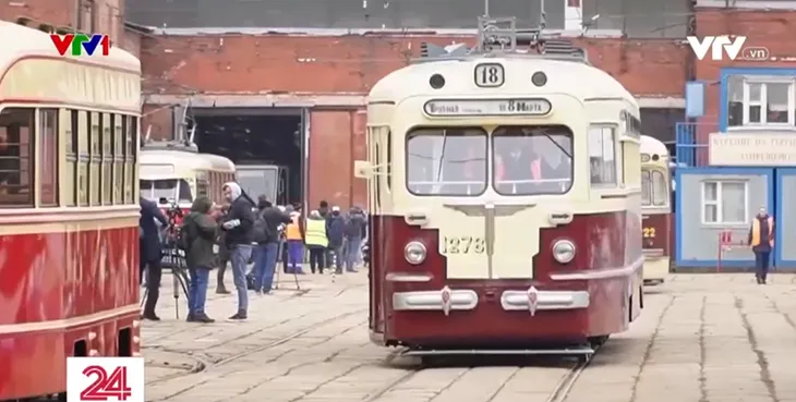 Diễu hành tàu điện lịch sử ở Moscow (Nga) - Ảnh 1. Diễu hành tàu điện lịch sử ở Moscow (Nga) - Ảnh 1.
