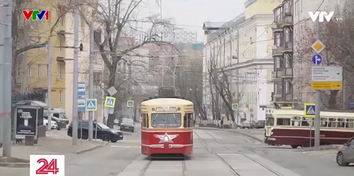 Diễu hành tàu điện lịch sử ở Moscow (Nga) - Ảnh 2. Diễu hành tàu điện lịch sử ở Moscow (Nga) - Ảnh 2.